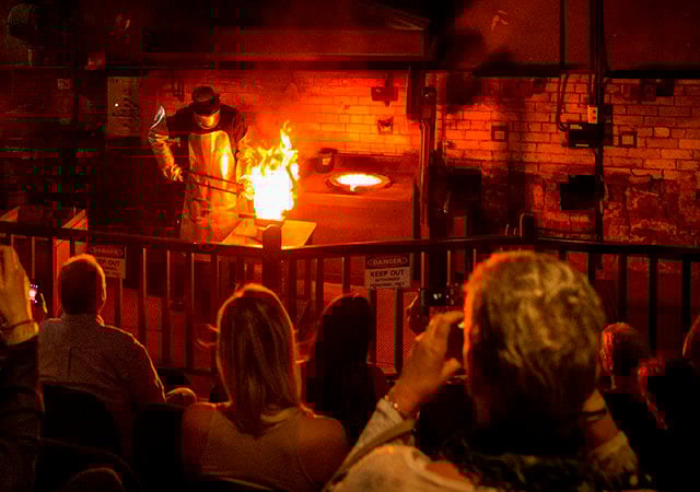 640x480Gold Pour with crowd 3 zoomed in